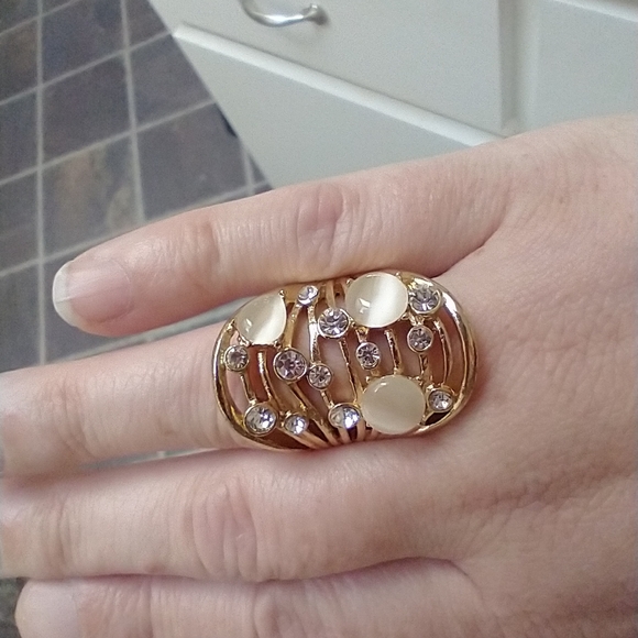 4 Gorgeous Stretch Rings! #R7 - Picture 4 of 8